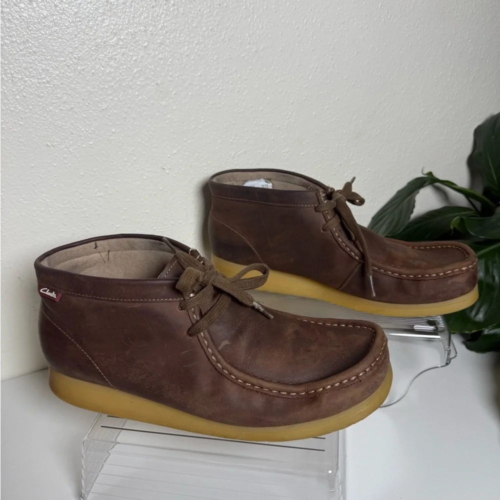 Clarks Men's Brown Chukka Boots - Picture 1 of 8